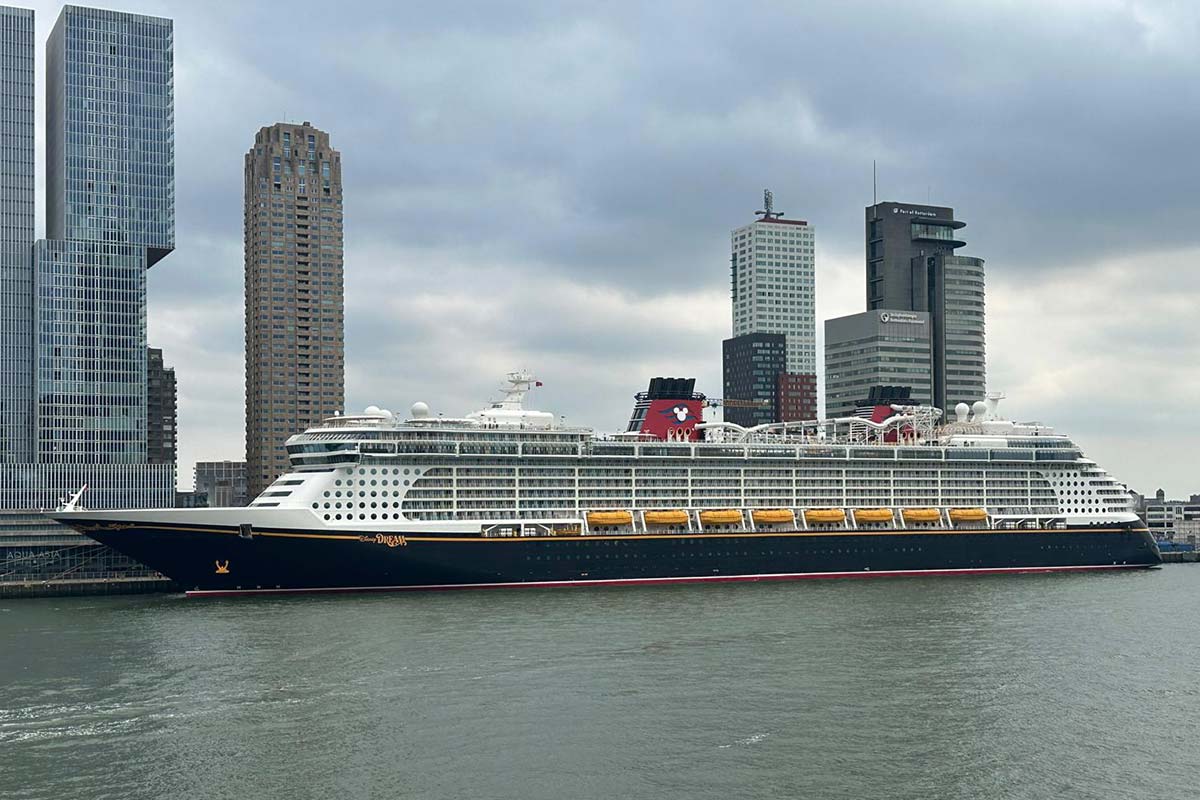Disney Dream bij Cruiseterminal Rotterdam