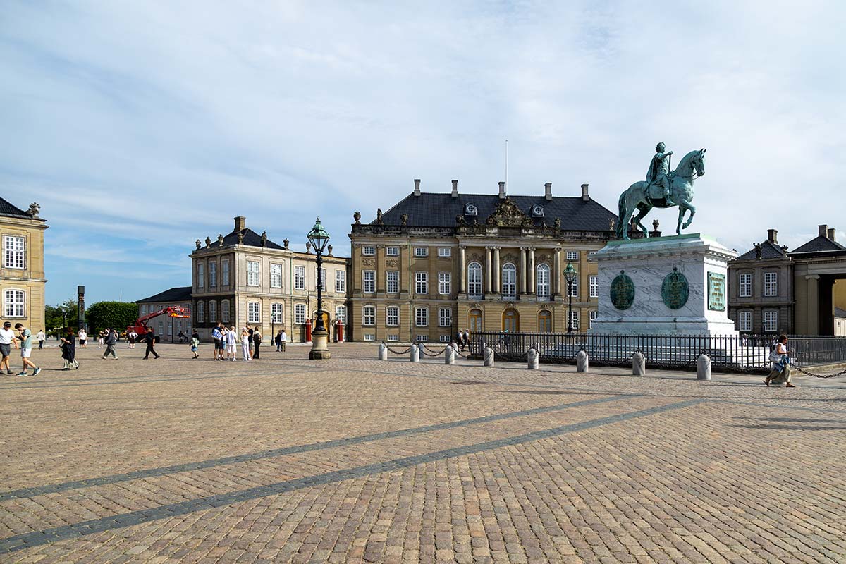 Koninklijkpaleis Amalienborg met ruiterstandbeeld