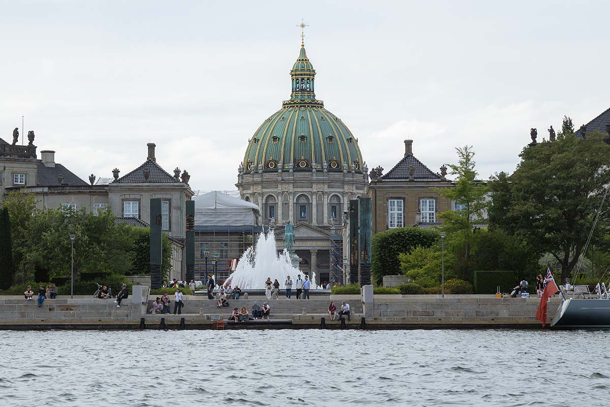 Frederikskerk in Kopenhagen vanaf het water tijdens rondvaart