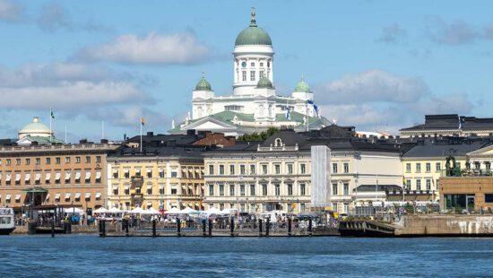 Hesinki waterfront met de markt